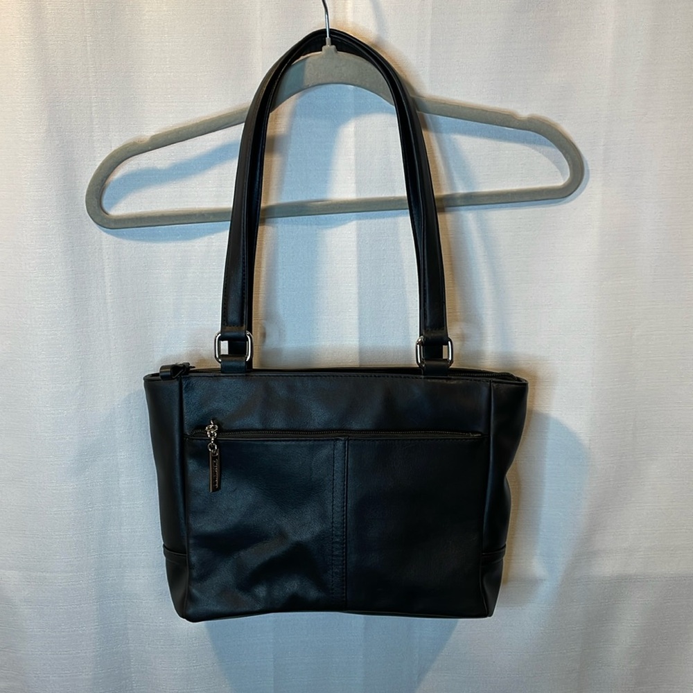 Giani Bernini Black Leather Shoulder Bag Zippered and Magnetic Snap Closure